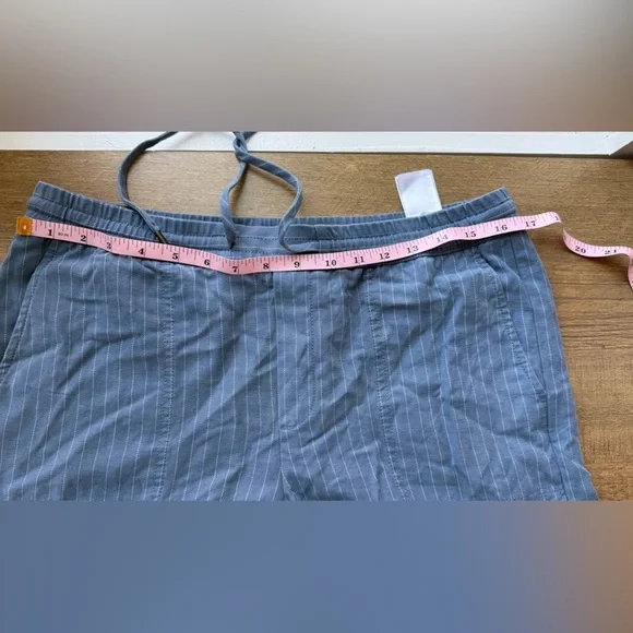 Banana Republic Women’s blue drawstring shorts size S - Picture 5 of 7